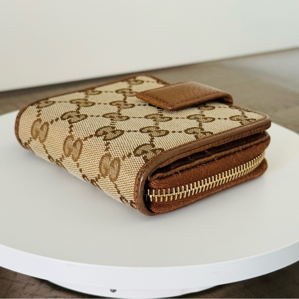 Gucci GG Canvas Compact Wallet - Picture 7 of 12